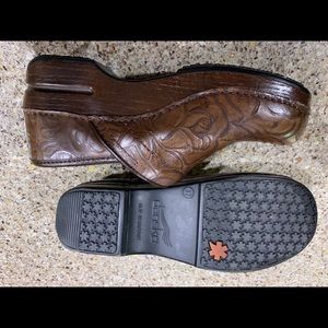 Dansko Pro XP Chestnut Vine Floral Clog